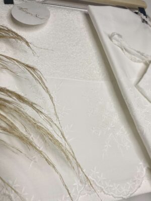 Χειροποίητα βαμβακερά λαδόπανα για κορίτσι με ύφασμα broderie