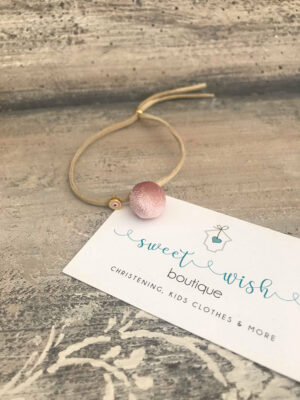 Μαρτυρικό με σουέτ δερματάκι μεταλλικό ματάκι και ροζ φουντίτσα