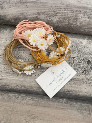 Χειροποίητο μαρτυρικό  βάπτισης βραχιολάκι με μαργαρίτες