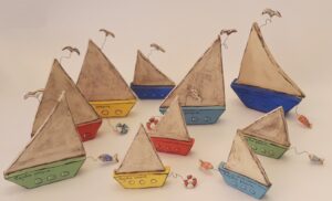 Χειροποίητο κεραμικό διακοσμητικό καραβάκι