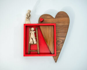 Επιτοίχια ξύλινη καρδιά με κεραμικά στοιχεία