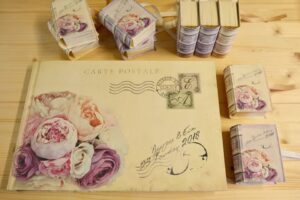 Χειροποίητο βιβλίο ευχών με μπουκέτο λουλουδιών