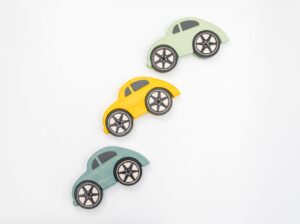 Χειροποίητα κεραμικά σουβέρ με ξύλινη βάση αυτοκινήτου