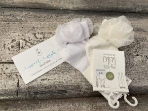 Καλτσάκια βαπτιστικά για κορίτσι  με πέρλα και τούλι