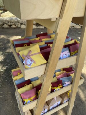 Μπομπονιέρα βάπτισης για κορίτσι σε φθινοπωρινές αποχρώσεις