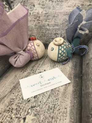 Χειροποίητη μπομπονιέρα με διακοσμητικό κεραμικό ψαράκι
