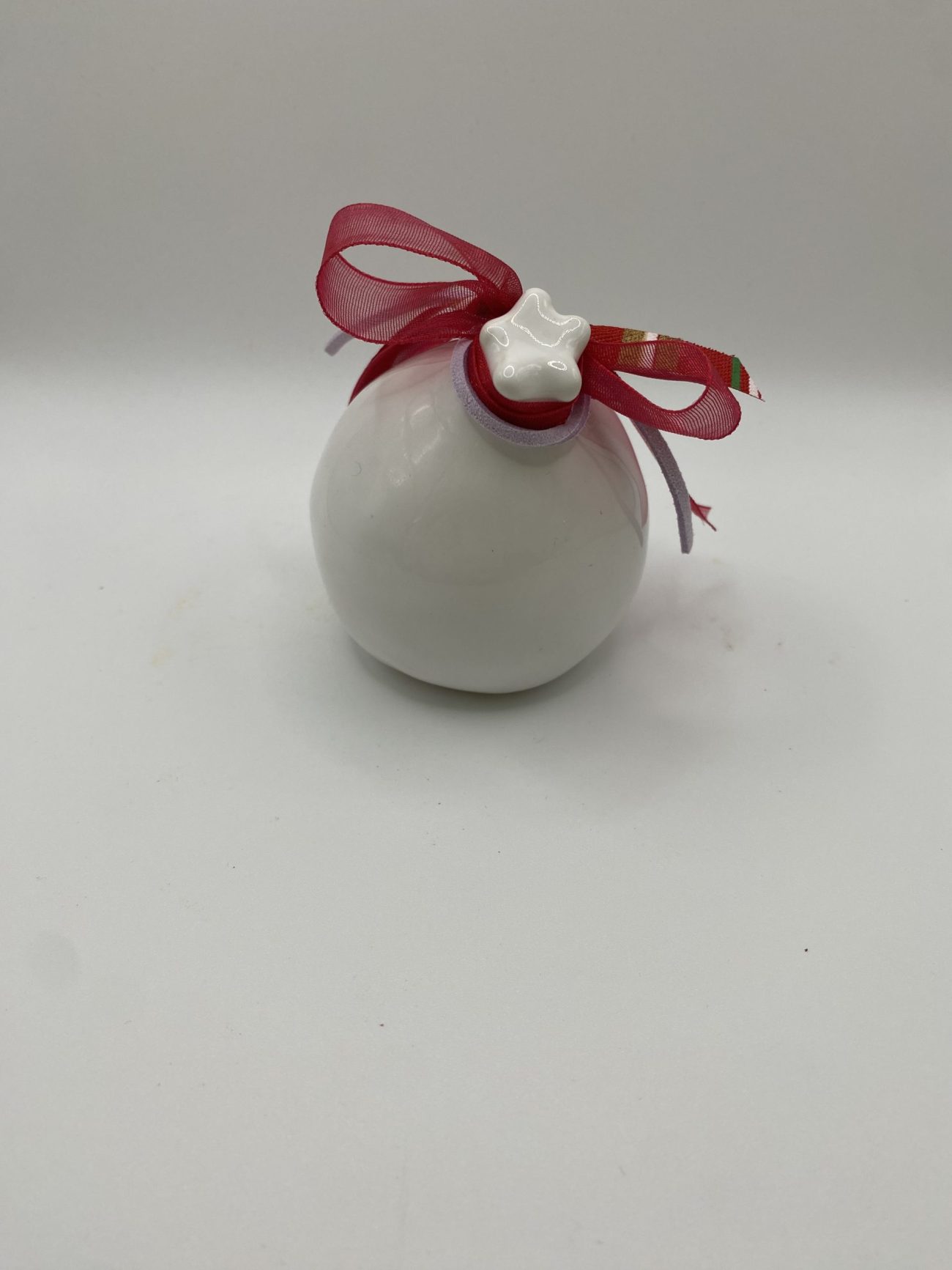 Χειροποίητο κεραμικό  επιτραπέζιο γούρι ρόδι  λευκό