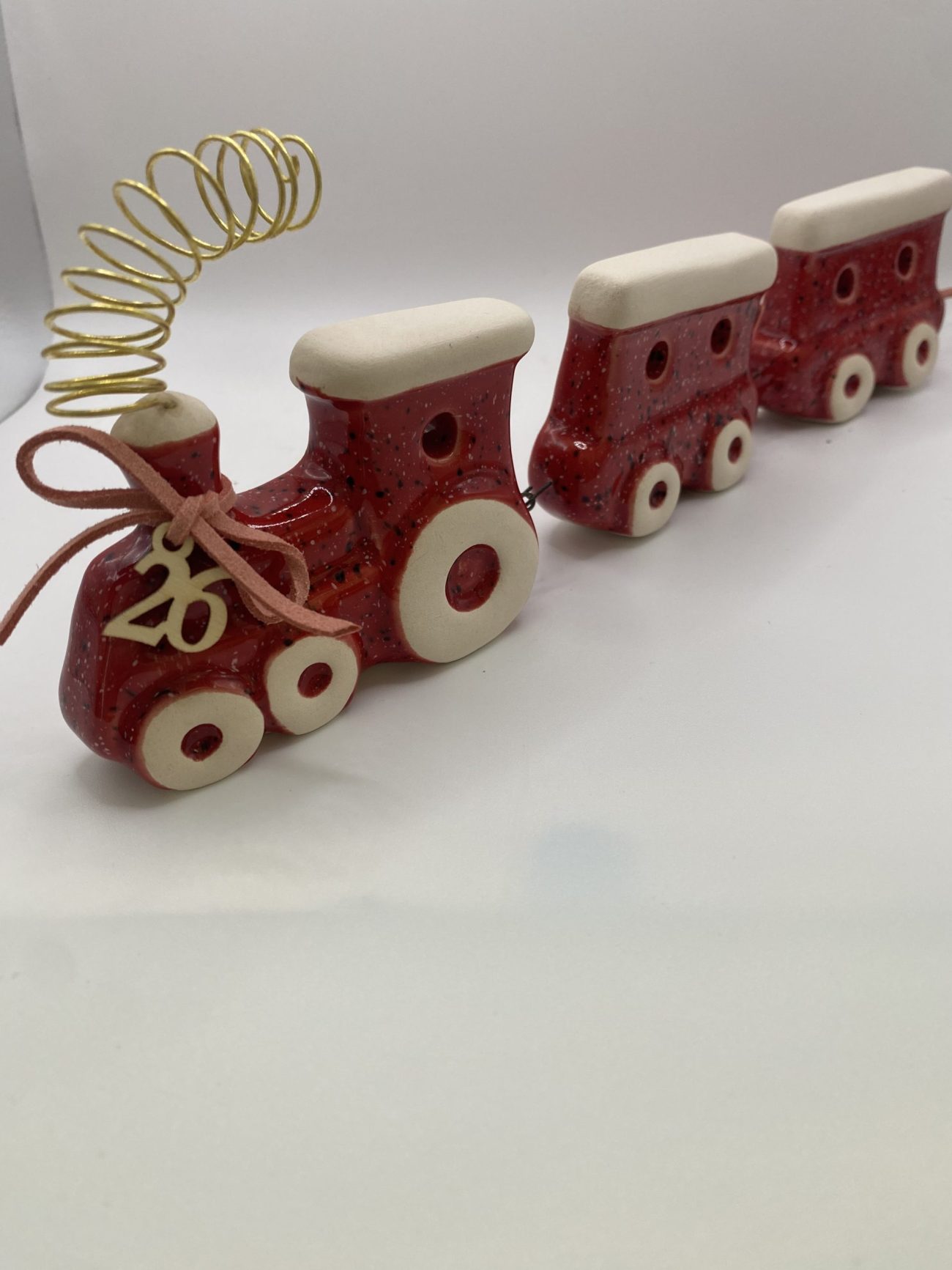 Χειροποίητο κεραμικό  επιτραπέζιο γούρι τρενάκι